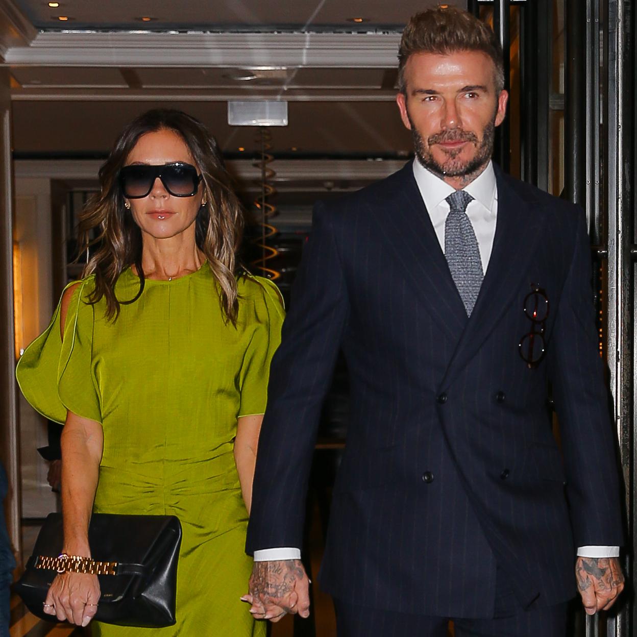 Victoria y David Beckham de la mano./gtres