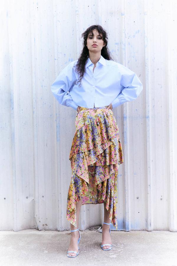 Las faldas midi de flores más bonitas y favorecedoras del low cost