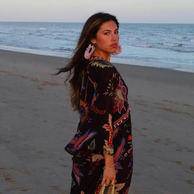 Todos los vestidos amplios de nueva colección que tienes que comprar antes de que se agoten porque sientan genial