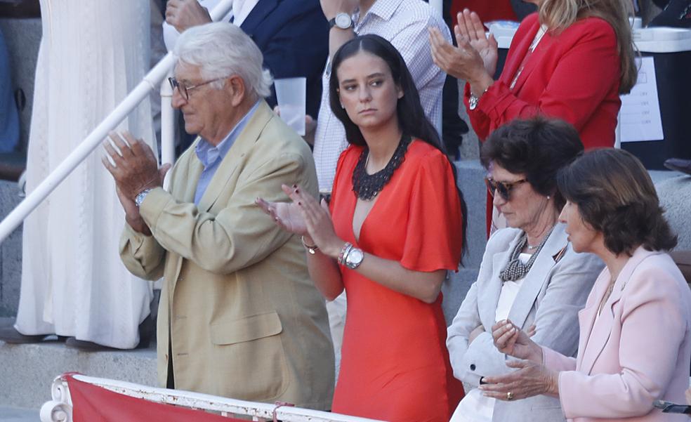 El elegante estilismo de Victoria Federica con collar maxi para las fiestas de San Isidro