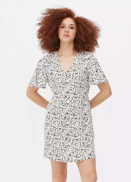 Vestido estampado con flores de Primark (14 euros)