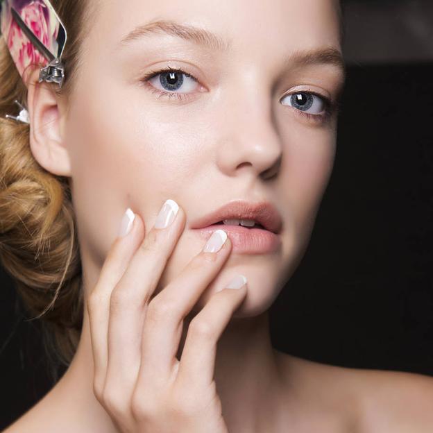 Todo lo que necesitas para hacer la manicura francesa difuminada tendencia en casa