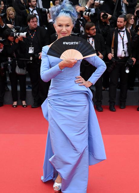 Helen Mirren posa en la ceremonia de inauguración del Festival de Cannes de 2023. / GTRES