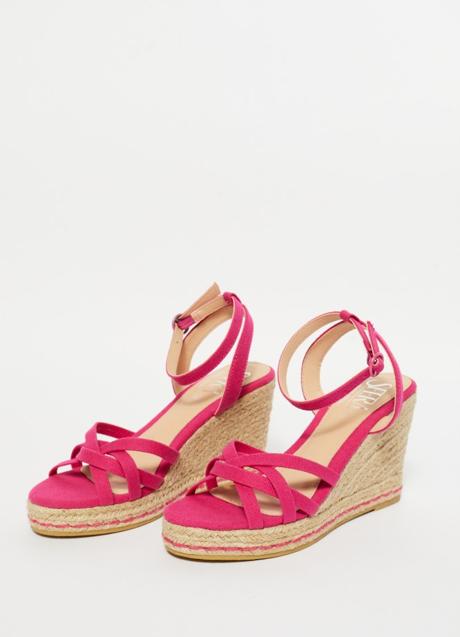 Sandalias rosas de Sfera (17,99 euros)