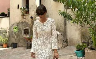 La nueva obsesión de las influencers es este vestido blanco con bordado inglés de Oysho que ya tiene lista de espera