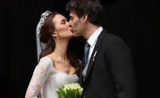 Luis de Baviera y Sophie-Alexandra Evekink se han casado: todos los detalles del vestido de novia elegante y clásico de la boda royal de este fin de semana