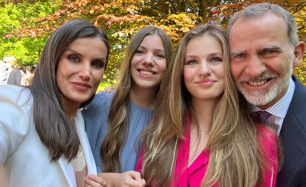 Leonor sorprende en Gales con su look más adulto y copia el color fetiche de Letizia: los detalles del vestido de la princesa en su graduación