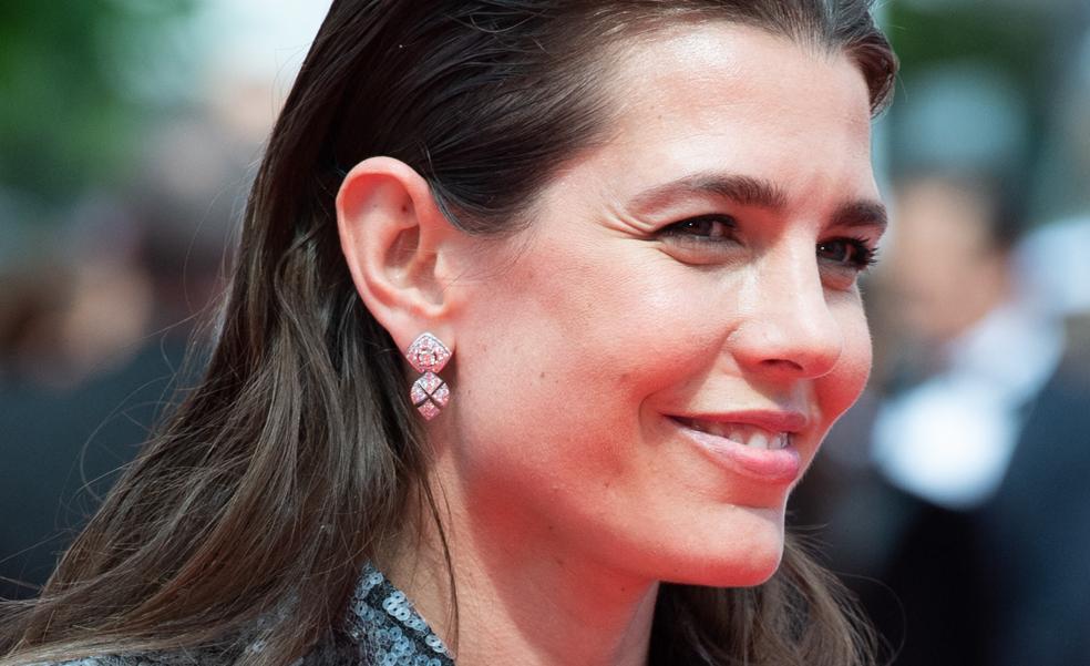 Carlota Casiraghi se viste de Carolina de Mónaco en Cannes: el look con pantalones que ha causado furor