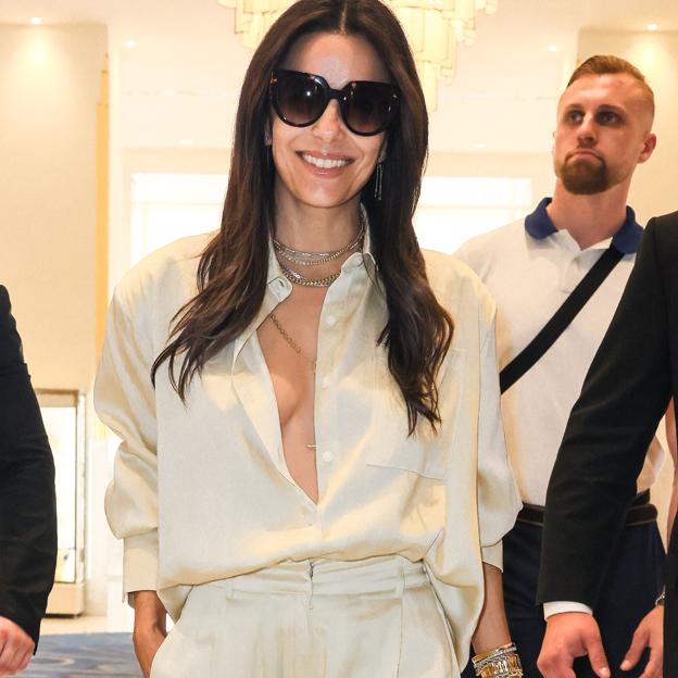 El look monocromático de Eva Longoria en Cannes inspirado en su mejor amiga Victoria Beckham