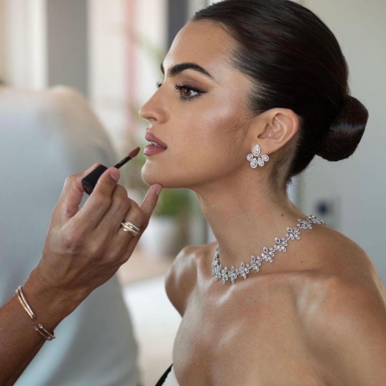 Marta Lozano siendo maquillada en el Festival de Cannes./d.r.