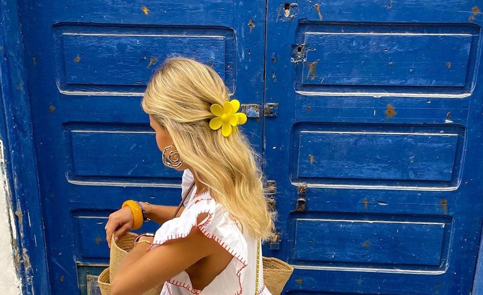 Flower pin: el accesorio retro para tener el pelo recogido y chic en verano