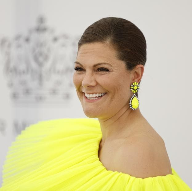 moda: El espectacular vestido de gala de que ha llevado Victoria de Suecia | Mujer Hoy
