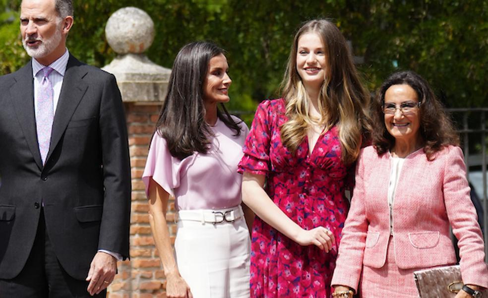 Paloma Rocasolano muy cambiada en la confirmación de la infanta Sofía se viste de rosa y a juego con la familia real