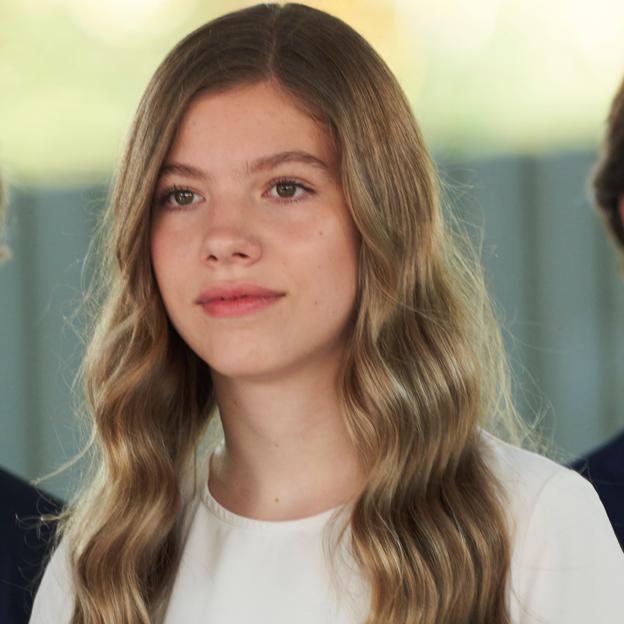 La infanta Sofía se desmarca de Letizia y Leonor: todos los detalles de su confirmación, de la madrina a los (misteriosos) invitados