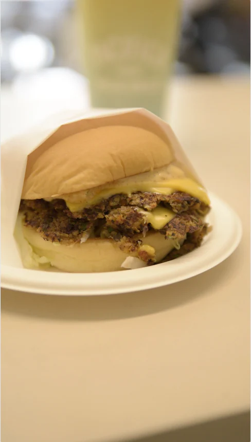 Pacífico's vegan burger.  /DR