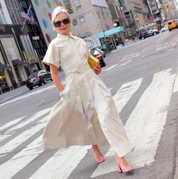¡Alerta, chollazo! Hemos encontrado el vestido camisero más bonito de las rebajas que disimula la tripa y estiliza la figura
