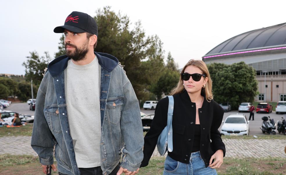 Clara Chía se va de concierto con Piqué con la chaqueta de Zara viral que tienen todas las influencers (y es perfecta para el entretiempo)