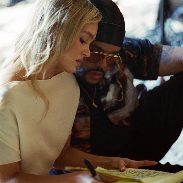 Lily-Rose Depp y The Weeknd en una imagen de The Idol.