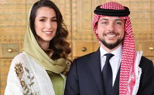 Así va a ser la boda del príncipe Hussein, hijo de Rania de Jordania: vestido de novia de Valentino, invitados polémicos y Miriam de Ungría en primera fila