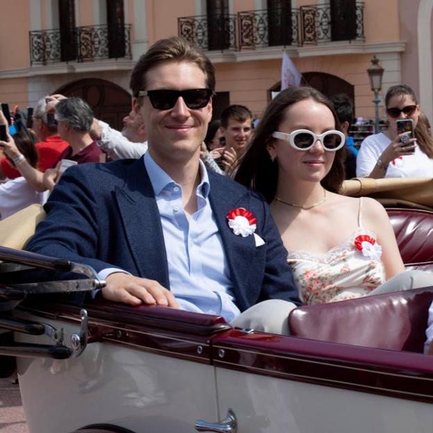 Alexandra de Hannover sorprende con vestido lencero de flores y los zapatos made in Spain que comparte con su cuñada Beatrice Borromeo