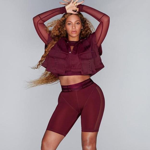 Beyoncé promocionando la ropa de su colaboración con Adidas. 