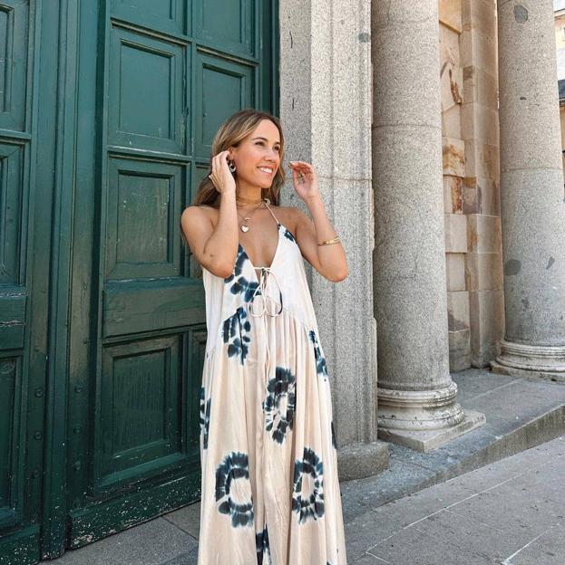 El maxi vestido amplio del low cost más deseado del verano que todas las influencers llevan