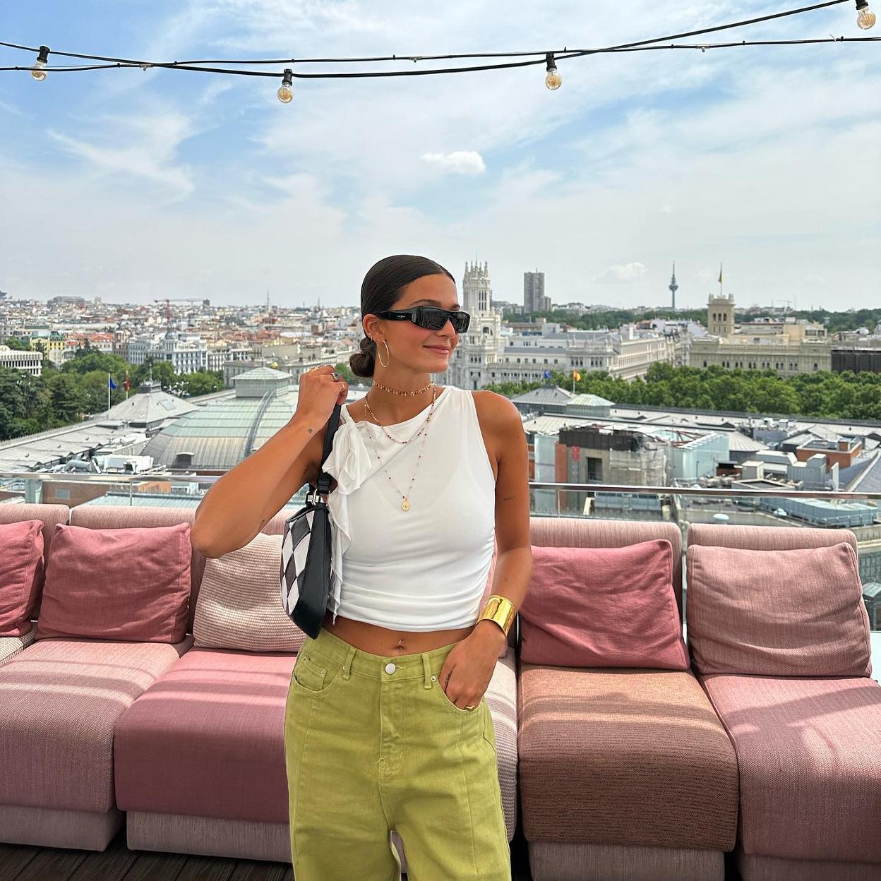 Influencer Ale Navarro en la terraza del hotel hotel NH Collection Madrid Suecia./@ALENAVBAS