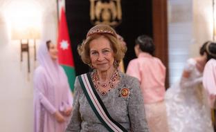 El secreto de la tiara de rubíes que la reina Sofía llevó en Jordania a juego con un espectacular collar doble que antes llevó Audrey Hepburn