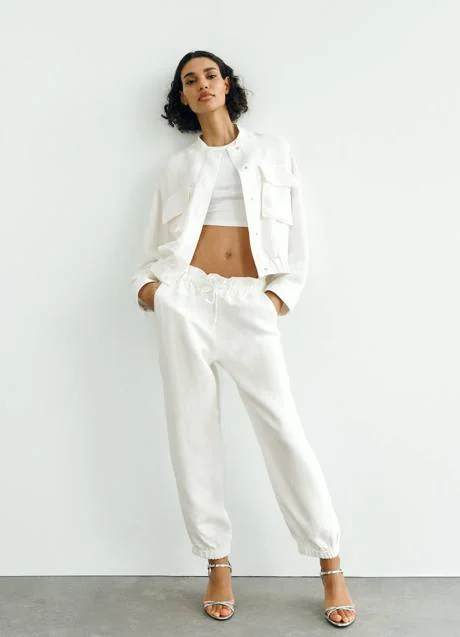 El pantalón blanco de 35 euros con el que vestirás bien en verano