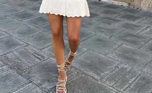 Las sandalias romanas de Zara en dos colores que llevarás con vestidos mini