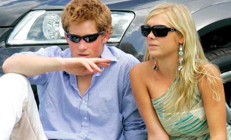 Así fue la convulsa relación de Harry y su ex novia Chelsy Davy que el príncipe ha recordado en el juicio de Londres