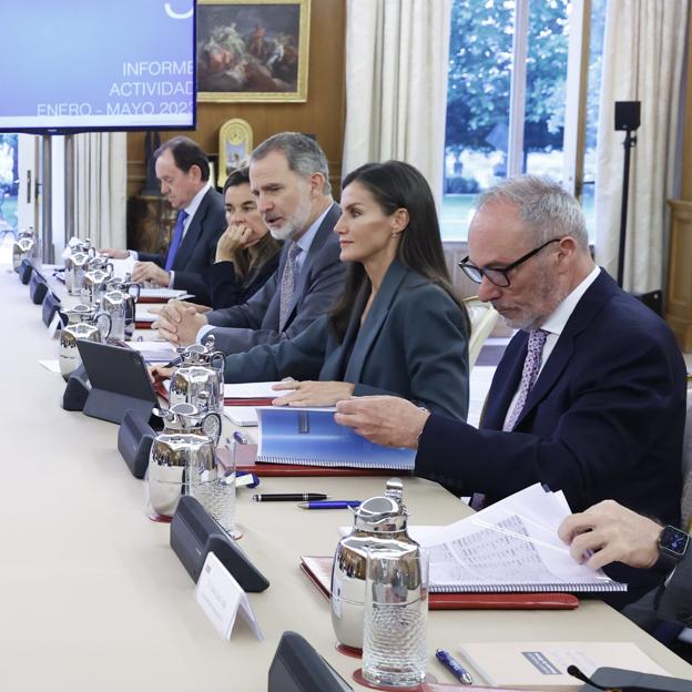 El rey Felipe y la reina Letizia durante la reunión.