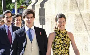 Belén Corsini, la invitada perfecta en la boda de Blanca Sainz: todos los looks del enlace de la hija de Carlos Sainz