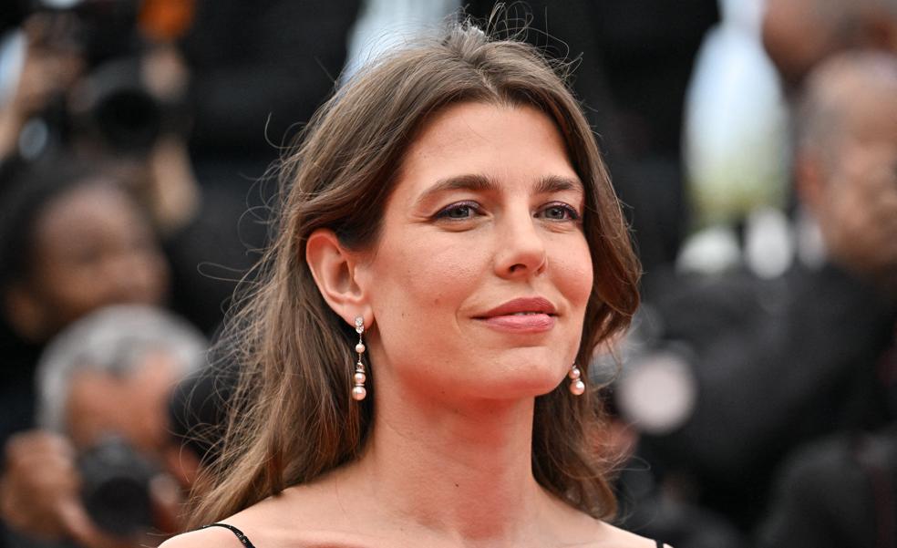 Carlota Casiraghi se apunta a las ondas de sirena que triunfan en todos los festivales