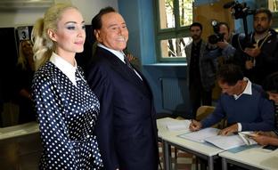 Todas las mujeres de Silvio Berlusconi: sus dos esposas, sus escandalosas aventuras y la última novia 53 años más joven que él