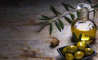 Aceites que son (casi) tan saludables como el de oliva pero que dan otro sabor a tus platos