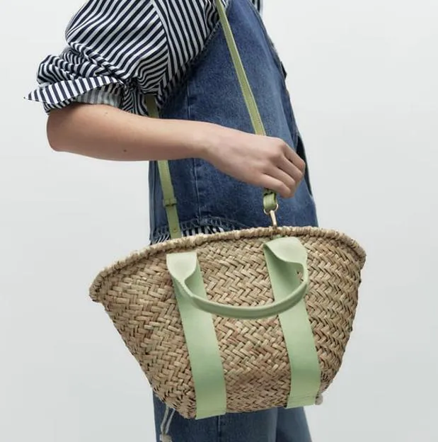 bolso de Los bolsos de rafia de Zara más prácticos, bonitos y baratos de la temporada | Mujer Hoy