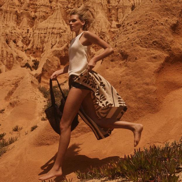 Las compras de la semana de Massimo Dutti: camisas cortas, vestidos de rayas y sandalias planas para arrasar en verano