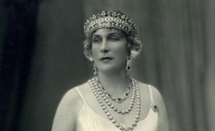 Victoria Eugenia de Battenberg, la reina española que unió a los Borbones con los Windsor: boda trágica, matrimonio sin amor y triste final en el exilio