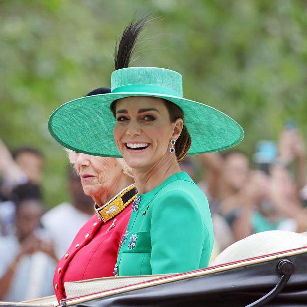 El impresionante look de Kate Middleton en el desfile Trooping the Colour: elegantísima con un conjunto verde esmeralda