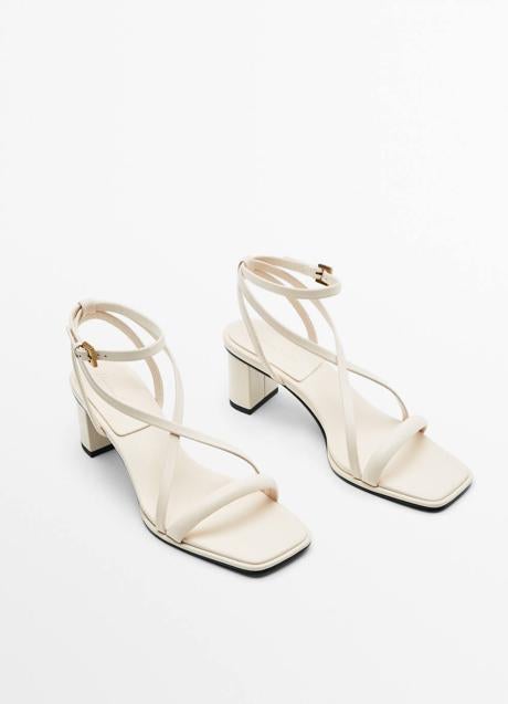 Sandalias blancas con tacón cómodo