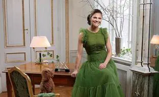 Los siete looks Victoria de Suecia que tienes que copiar este verano: los vestidos más elegantes, los accesorios clave y los conjuntos más bonitos de la temporada