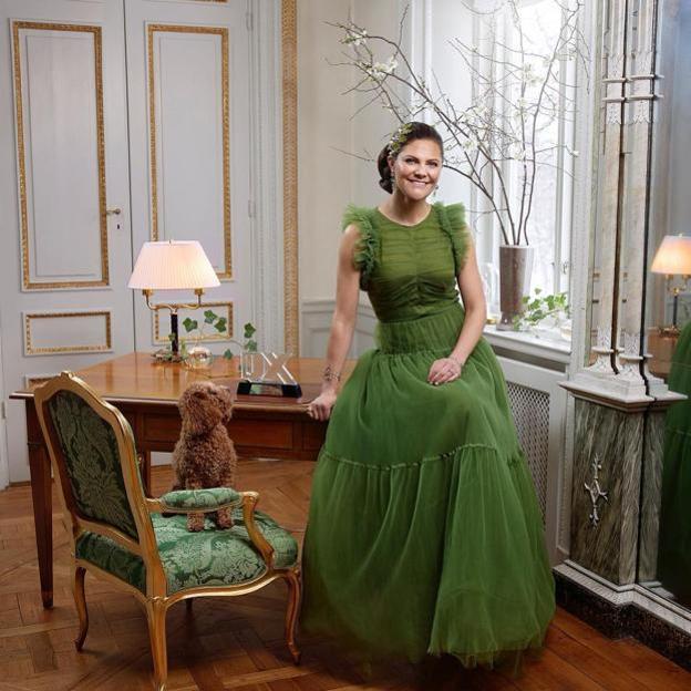 Los siete looks Victoria de Suecia que tienes que copiar este verano: los vestidos más elegantes, los accesorios clave y los conjuntos más bonitos de la temporada