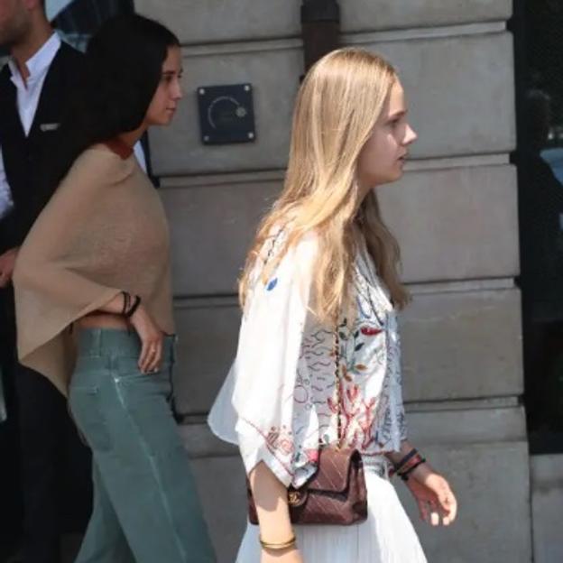 Irene Urdangarin se va a la playa con un bikini que resalta el moreno y está en las rebajas de Oysho