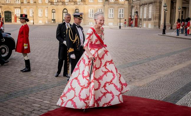 Las veteranas Margarita de Dinamarca y Sonia de Noruega destrozan a Kate, Máxima y Letizia con los dos vestidos con tiara más espectaculares de 2023