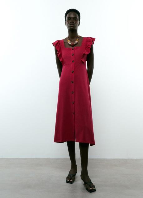 Vestido rojo de Sfera (15,95 euros)