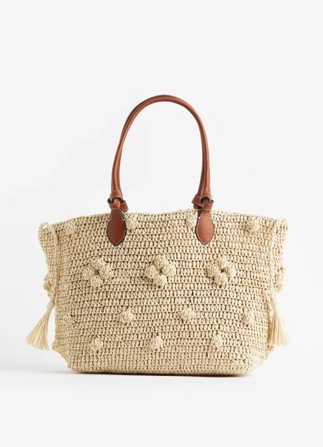 Bolso de rafia de H&M (49,99 euros)