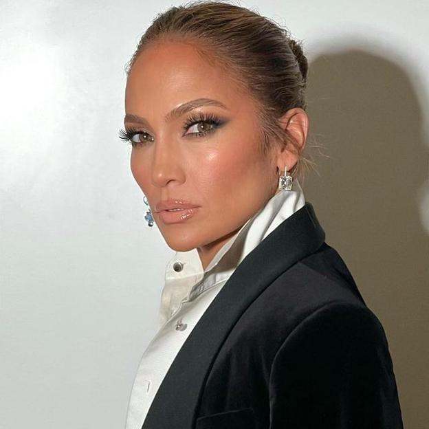 El tratamiento asequible favorito de Jennifer Lopez llega a España: limpia y reafirma la piel en una única sesión