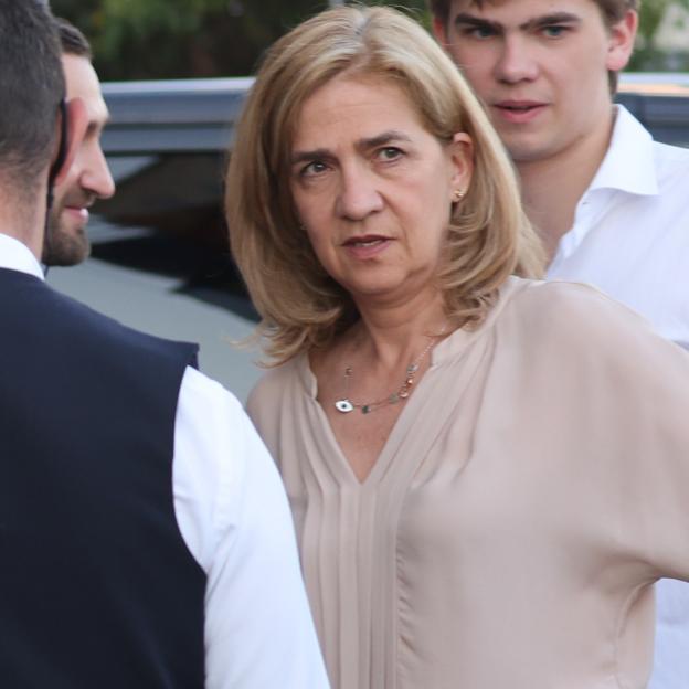 La infanta Cristina junto a su hijo pequeño Miguel.