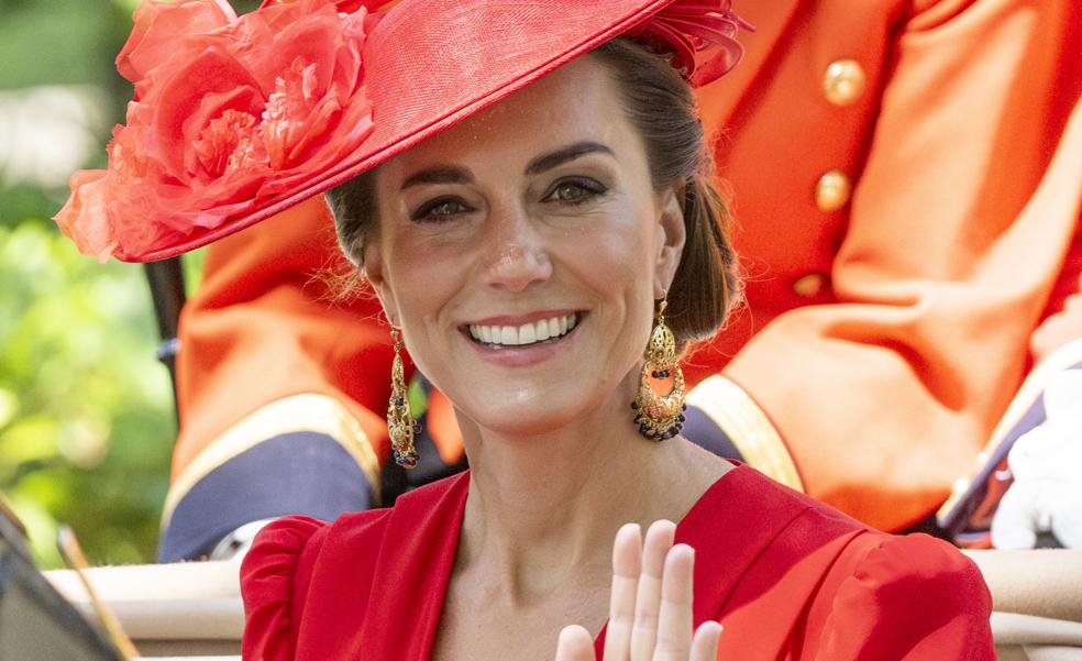 Kate Middleton triunfa en Ascot con este espectacular look: el vestido rojo de invitada que está baratísimo en H&M